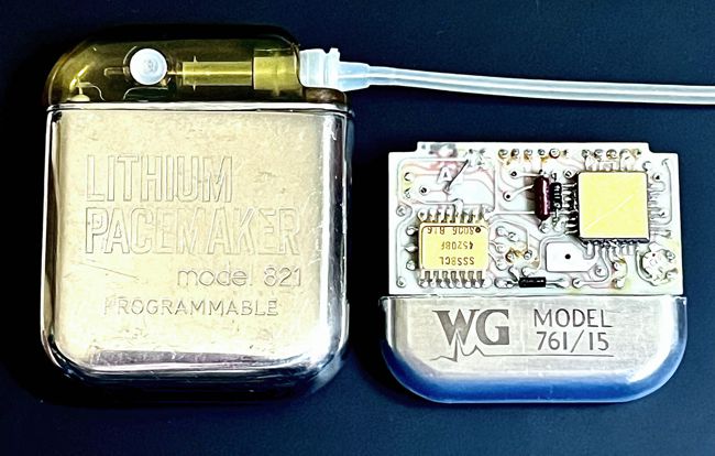 Model 821 pacemaker from the transition period from Mennen Medical to Omikron Scientific. Device was kindly gifted to me by Koby Kamin. ©2025 David Prutchi.